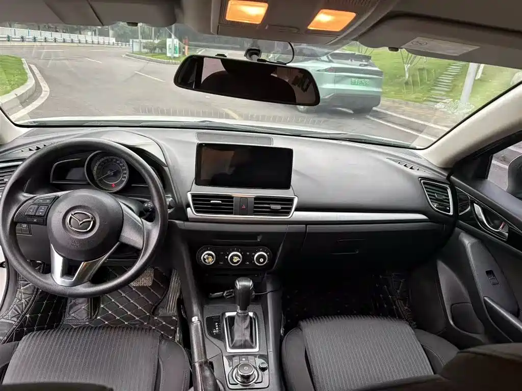 Mazda 3 Axela 2016 — фото 10