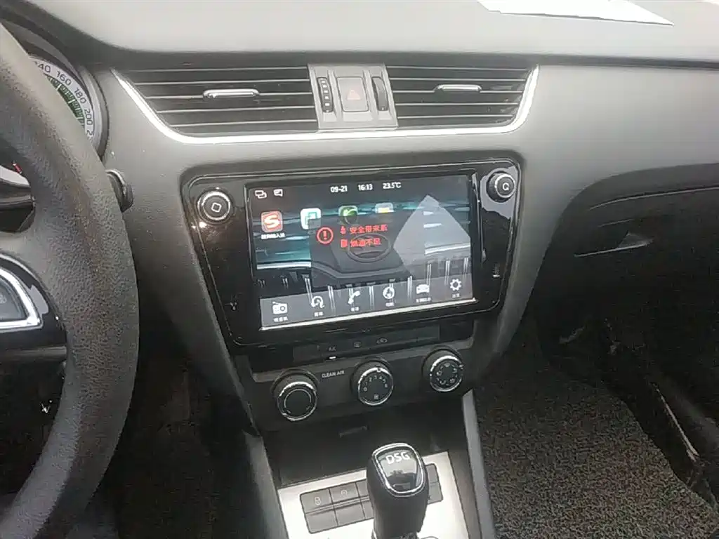 Skoda Octavia 2018 — фото 13