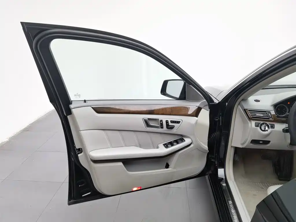 Mercedes-Benz E-Class 2013 — фото 8