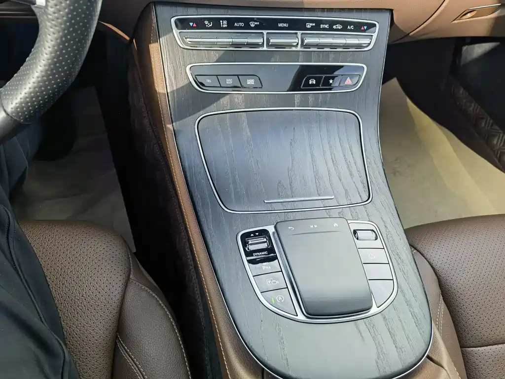 Mercedes-Benz E-Class 2023 — фото 13