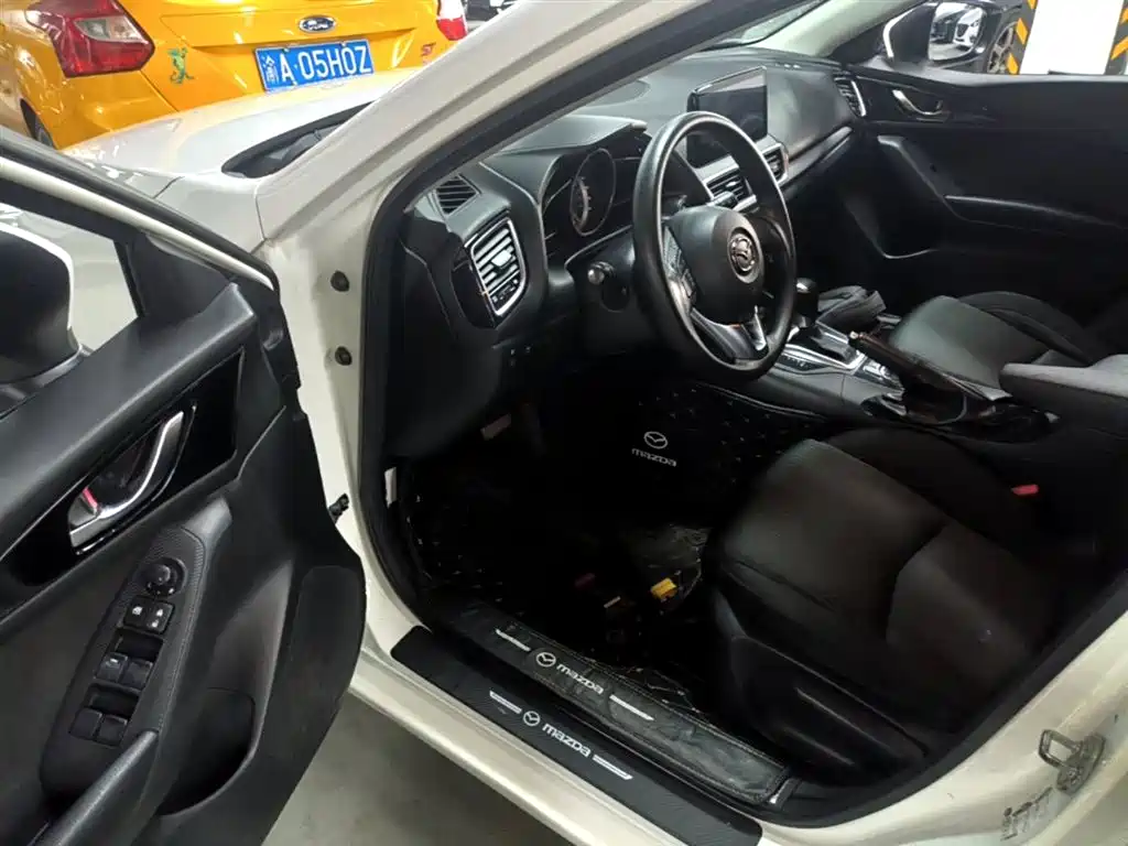 Mazda 3 Axela 2016 — фото 16
