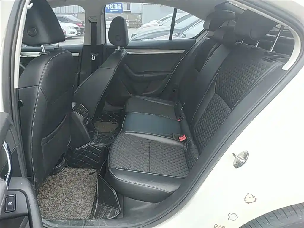 Skoda Octavia 2018 — фото 17