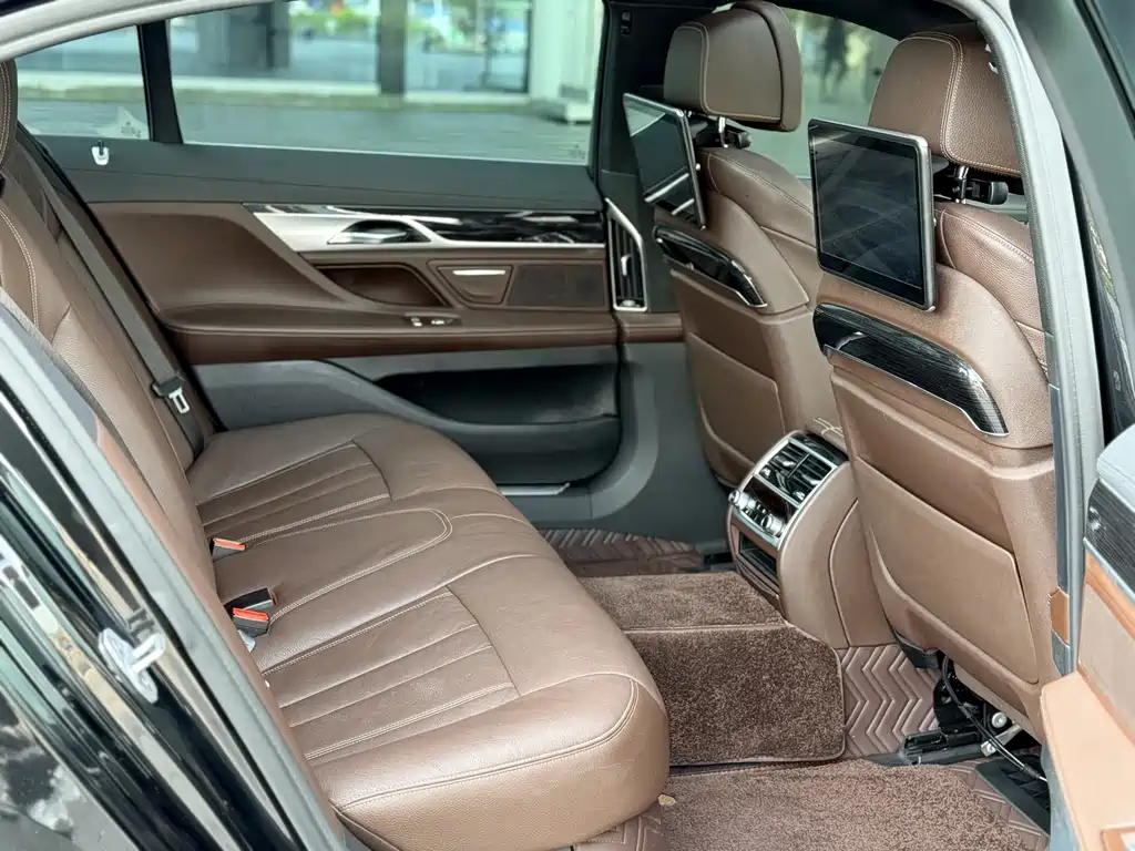 BMW 7 Series 2019 — фото 16