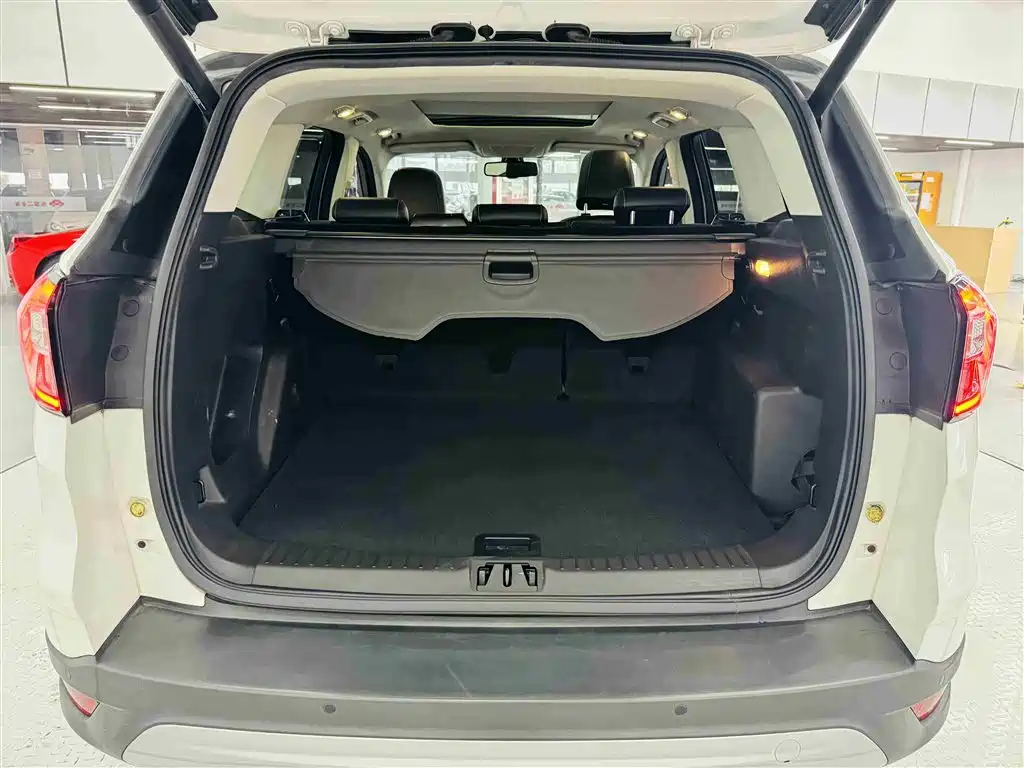 Ford Kuga 2017 — фото 22