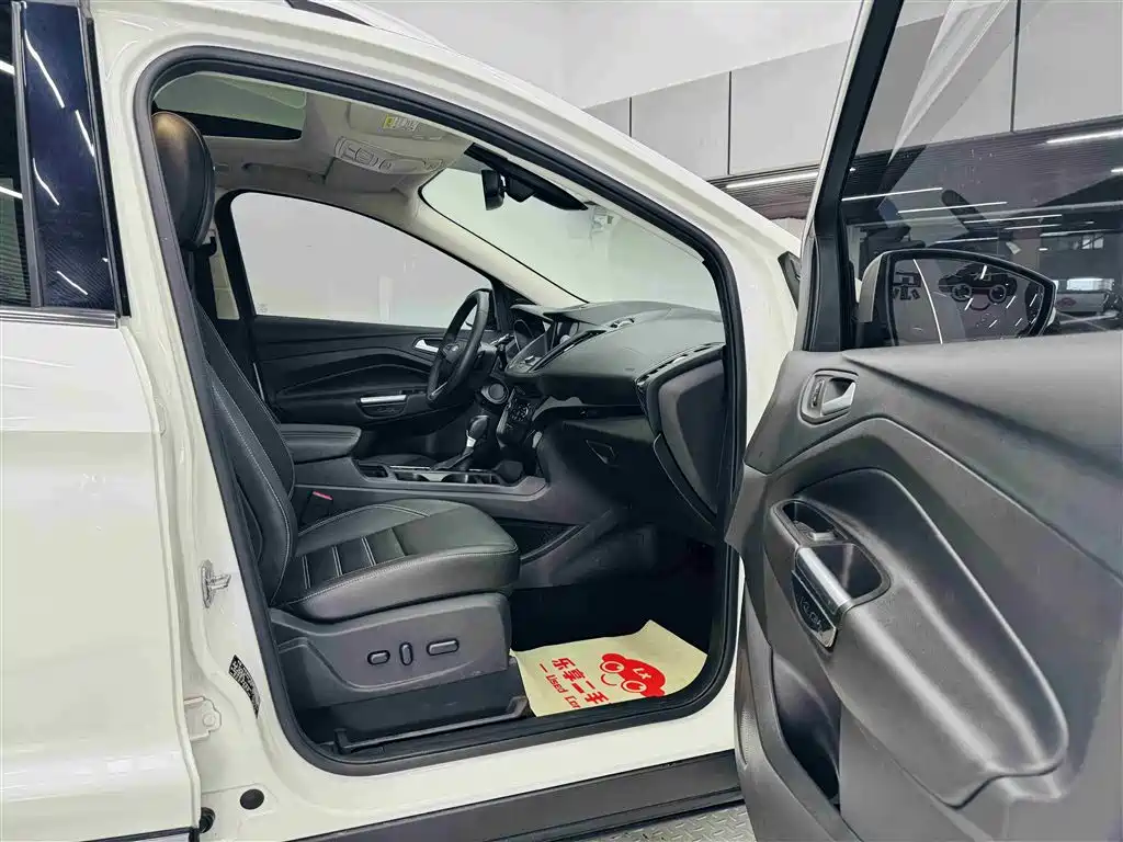 Ford Kuga 2017 — фото 27