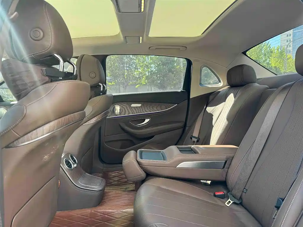 Mercedes-Benz E-Class 2023 — фото 4