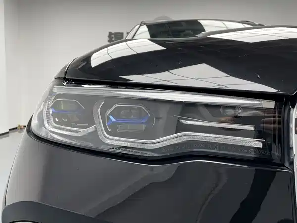BMW X7 2021