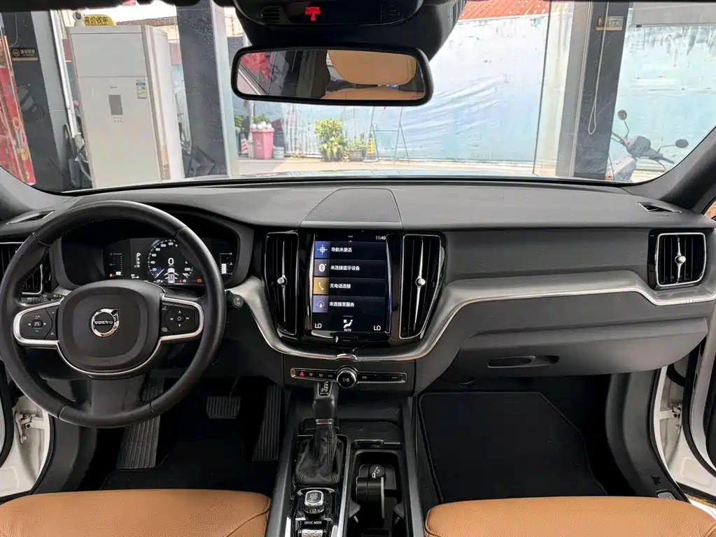 Volvo XC60 2018 — фото 14