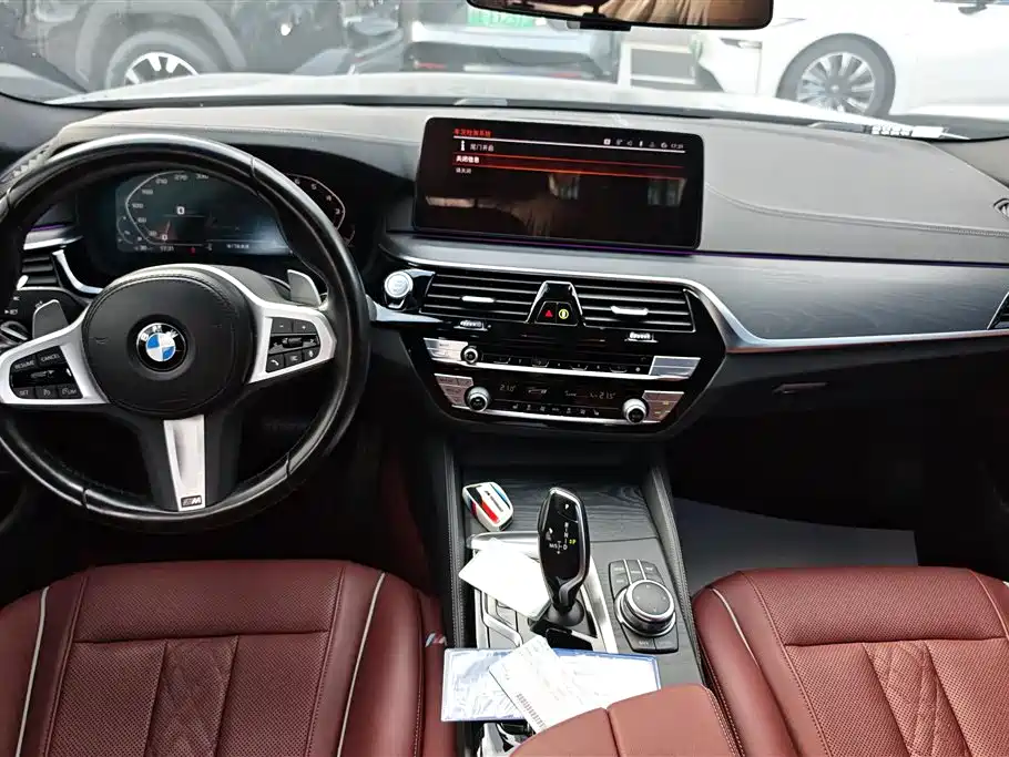 BMW 5 Series 2022 — фото 12