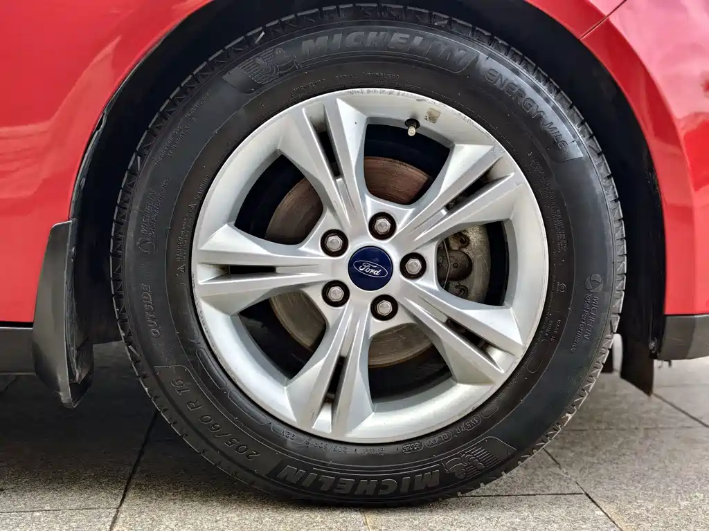 Ford Focus 2013 — фото 10