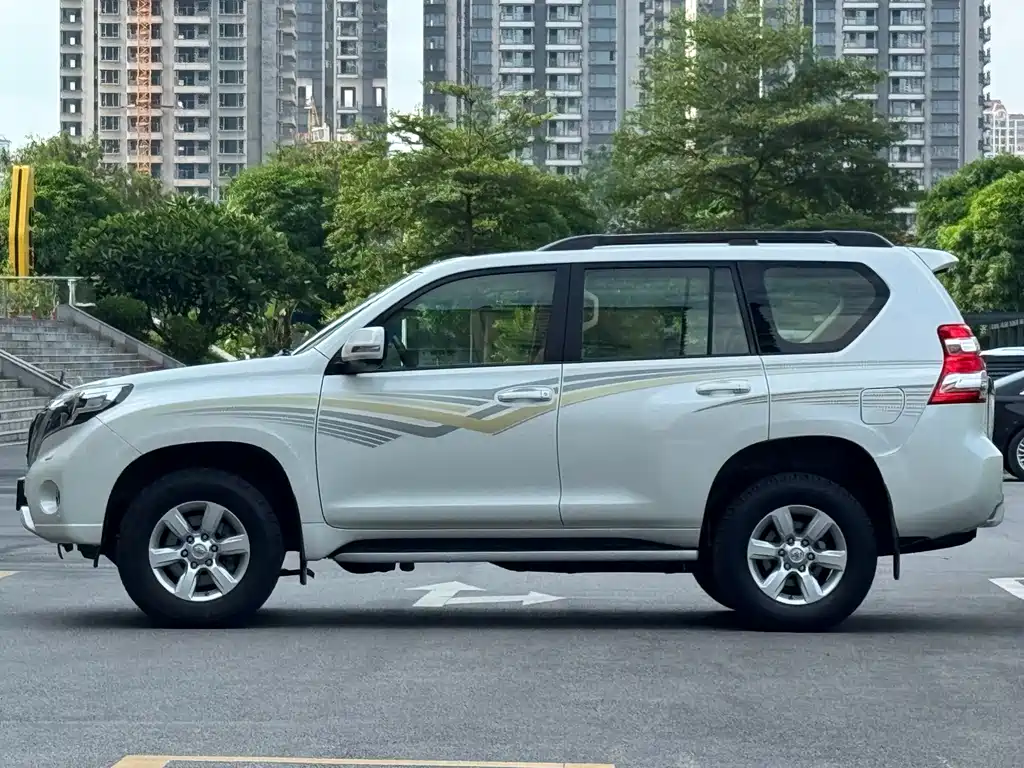 Toyota Prado 2015 — фото 13