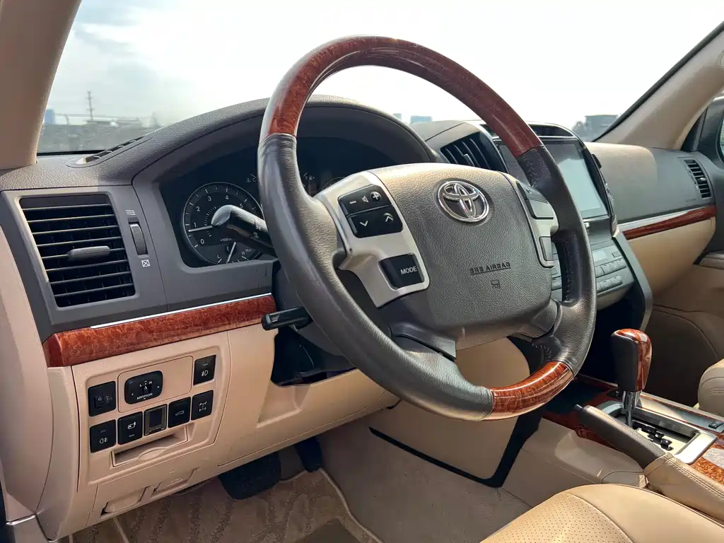 Toyota Land Cruiser 2016 — фото 14