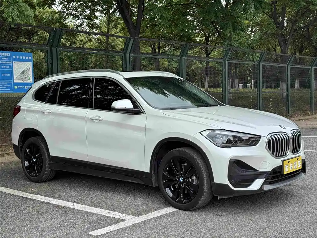 BMW X1 2021 — фото 3
