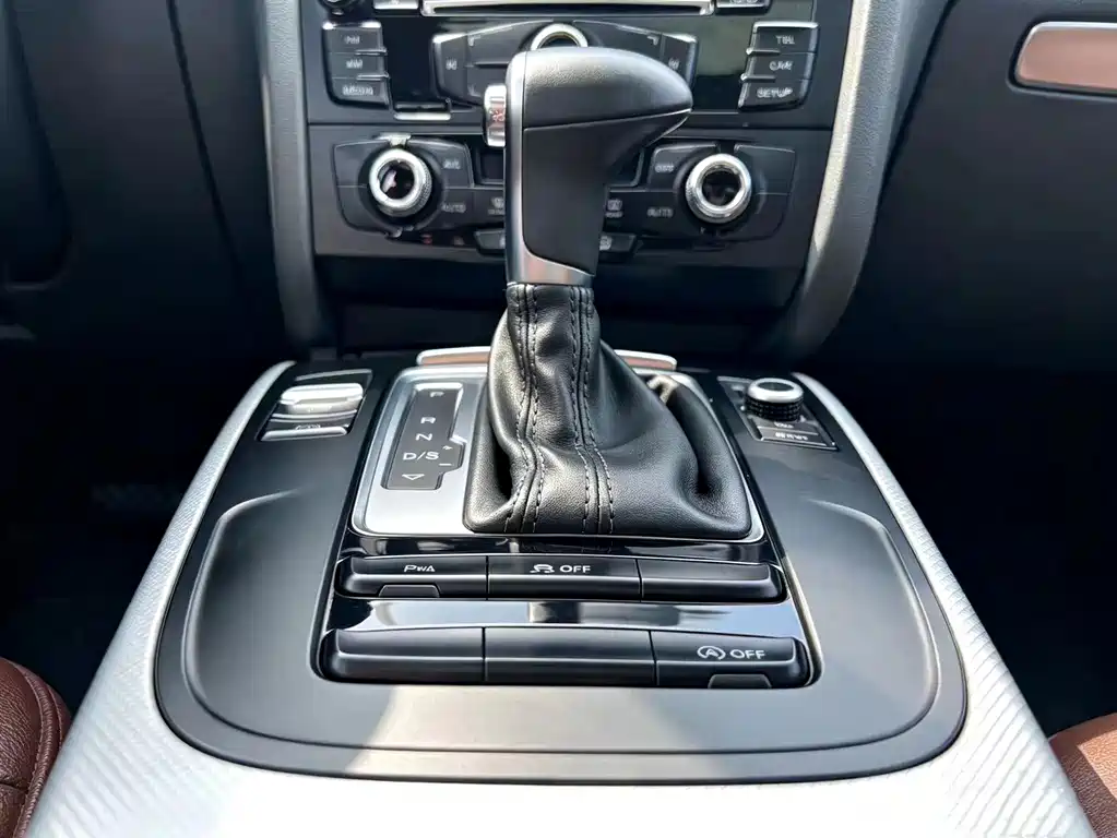 Audi A4L 2015 — фото 14