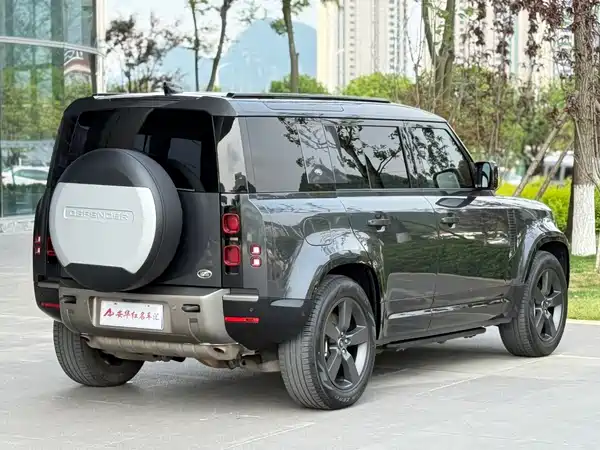 Land Rover Defender 2022