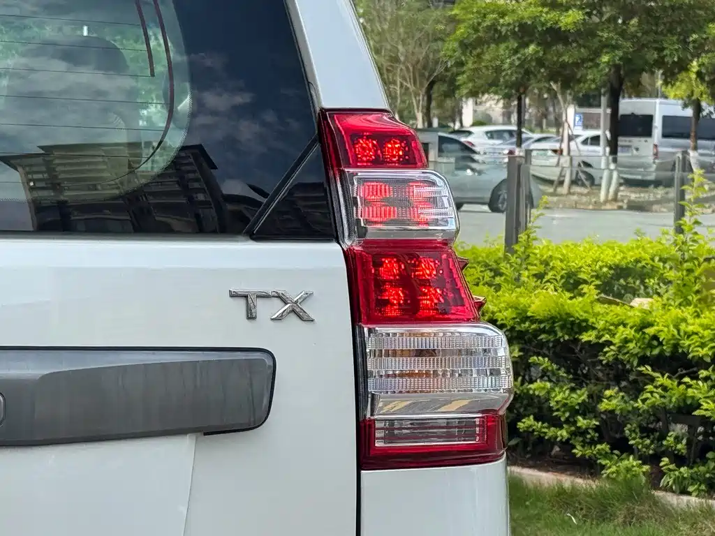 Toyota Prado 2015 — фото 12