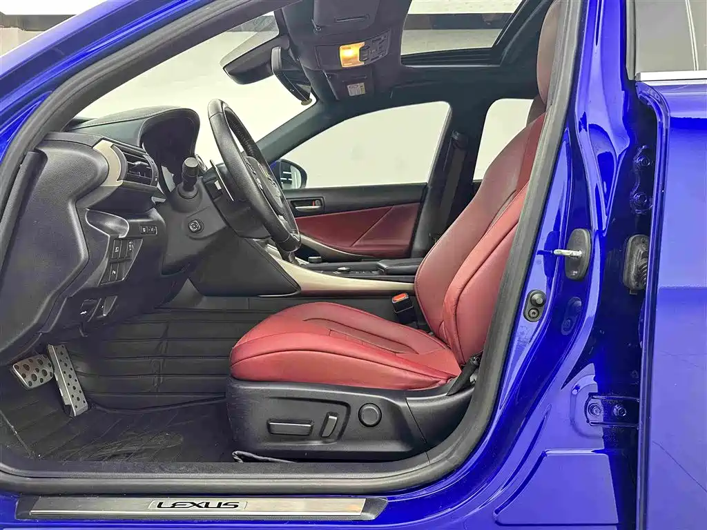 Lexus IS 2019