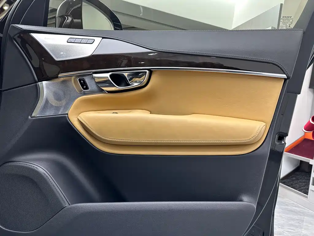 Volvo XC90 2016 — фото 25