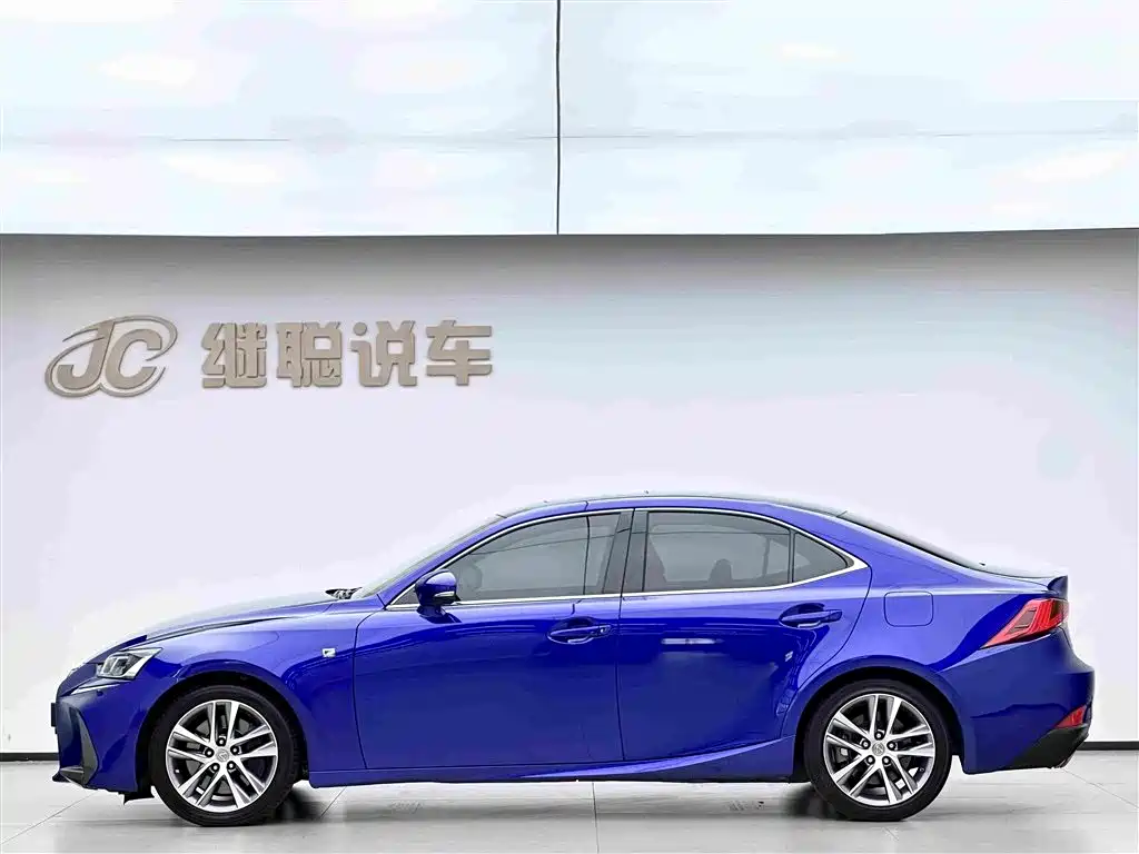 Lexus IS 2019