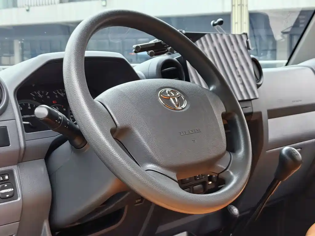 Toyota Land Cruiser 2023 — фото 14