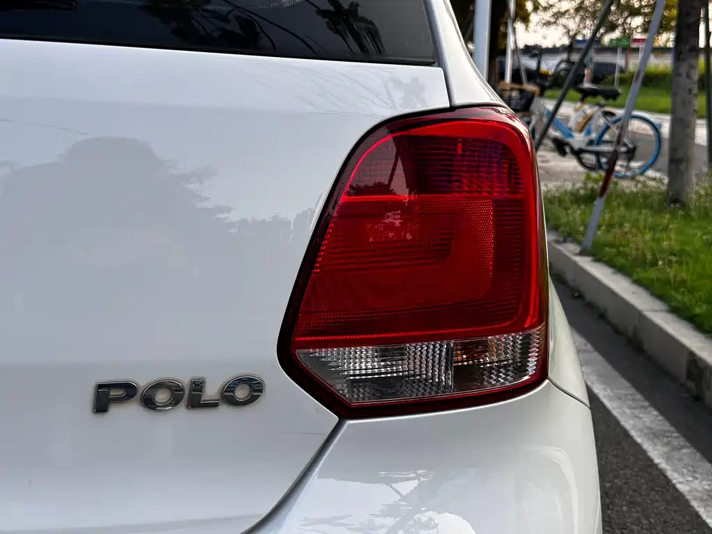 Volkswagen Polo 2011 — фото 8