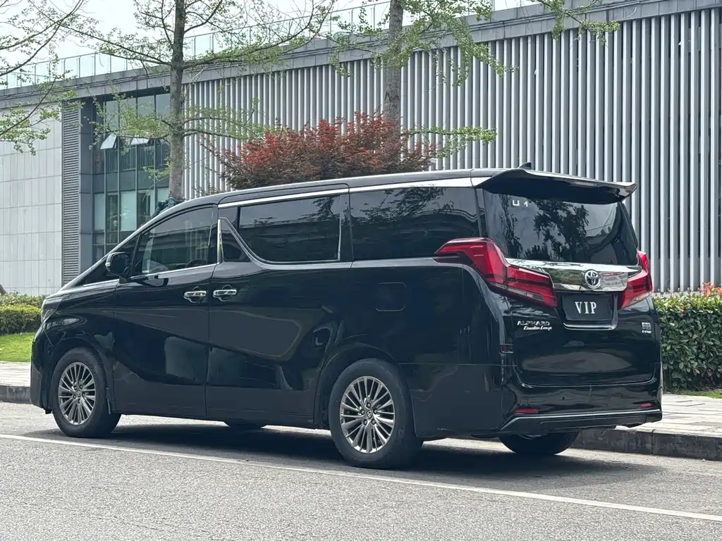 Toyota Alphard 2022 — фото 22