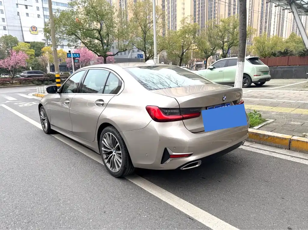 BMW 3 Series 2019 — фото 9