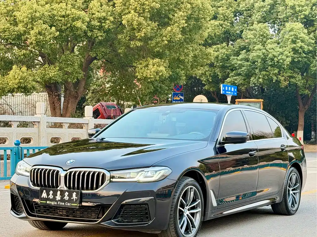 BMW 5 Series 2022 — фото 1