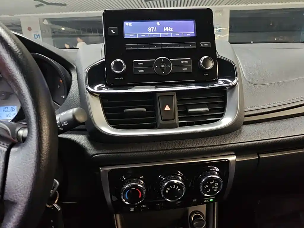 Toyota Yaris L 2020 — фото 13