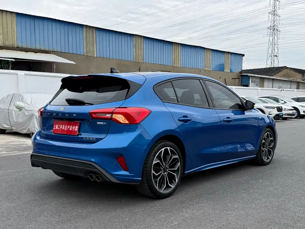 Ford Focus 2019 — фото 18