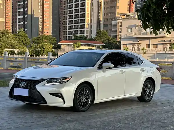 Lexus ES 2017