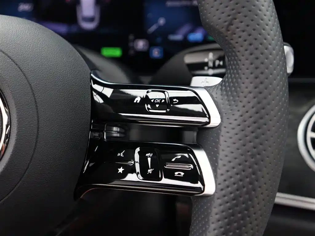 Mercedes-Benz E-Class 2021 — фото 15