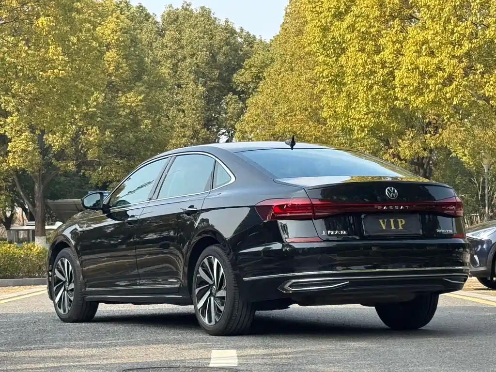 Volkswagen Passat 2023 — фото 5