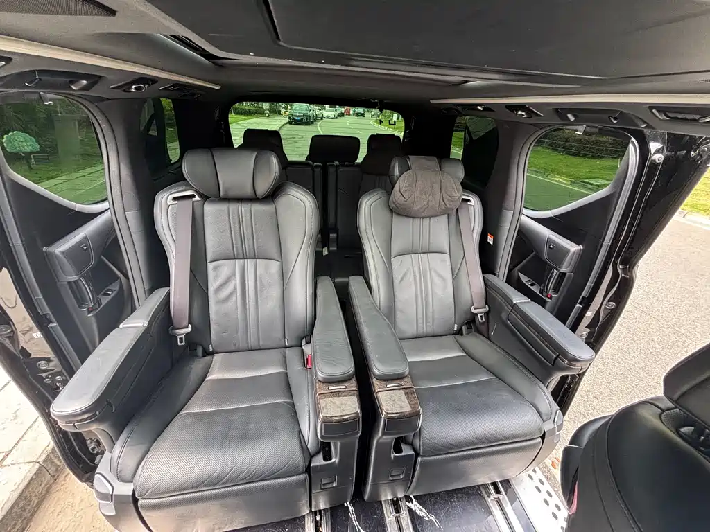 Toyota Alphard 2022 — фото 17