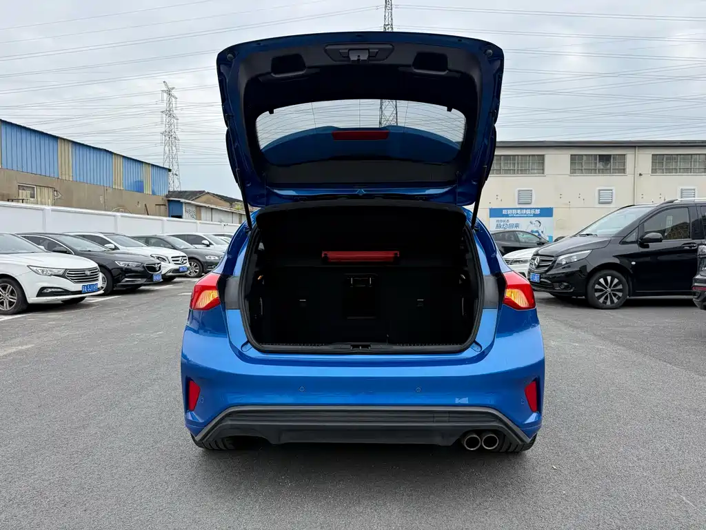 Ford Focus 2019 — фото 23