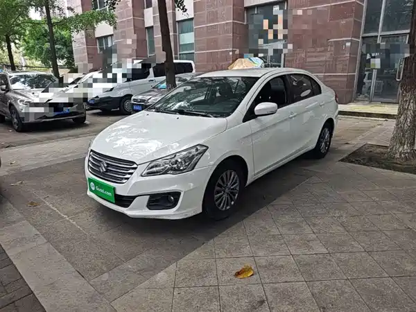 Suzuki Qiyue 2015