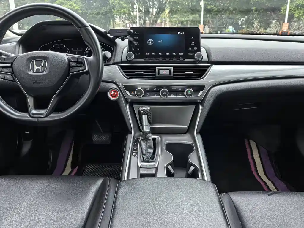 Honda Accord 2019 — фото 15