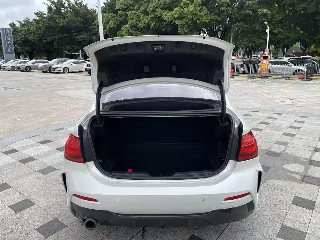 BMW 1 Series 2019 — фото 12