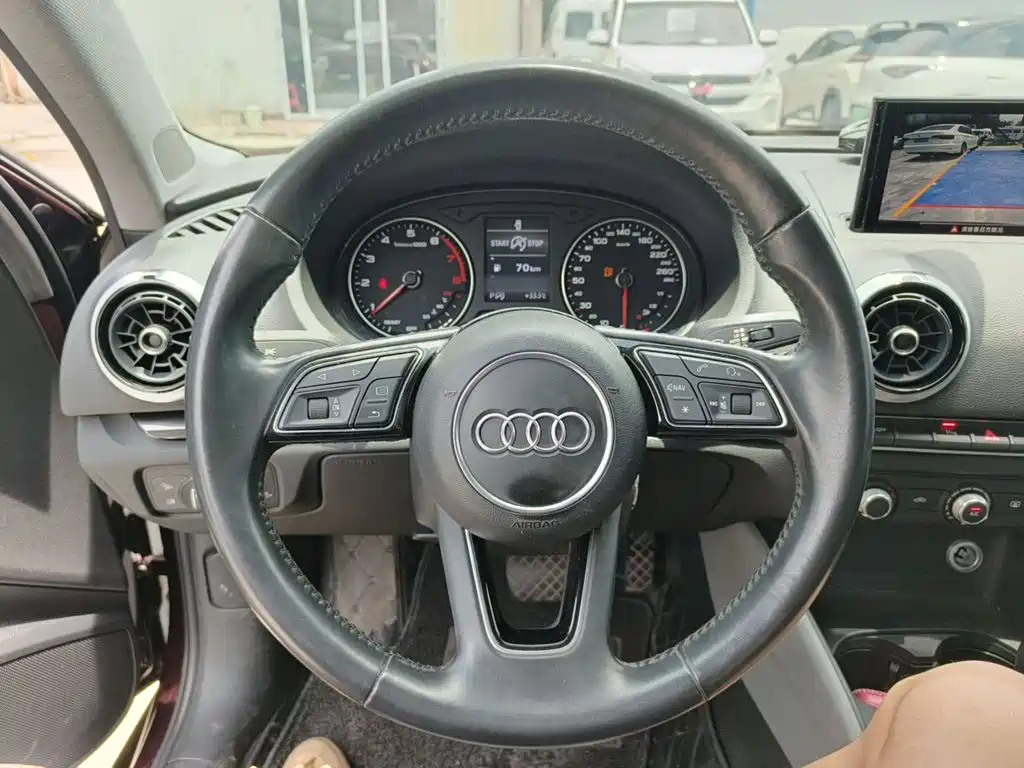 Audi A3 2018 — фото 11