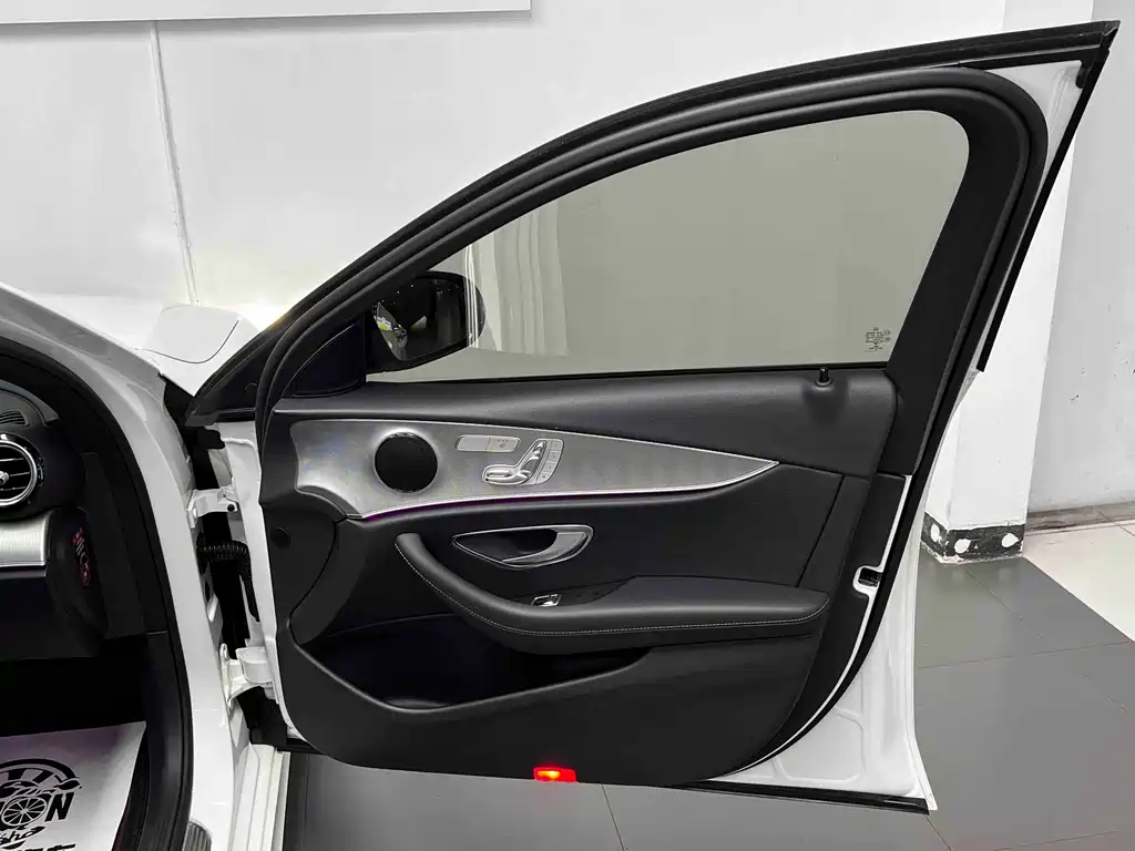 Mercedes-Benz E-Class 2020 — фото 17