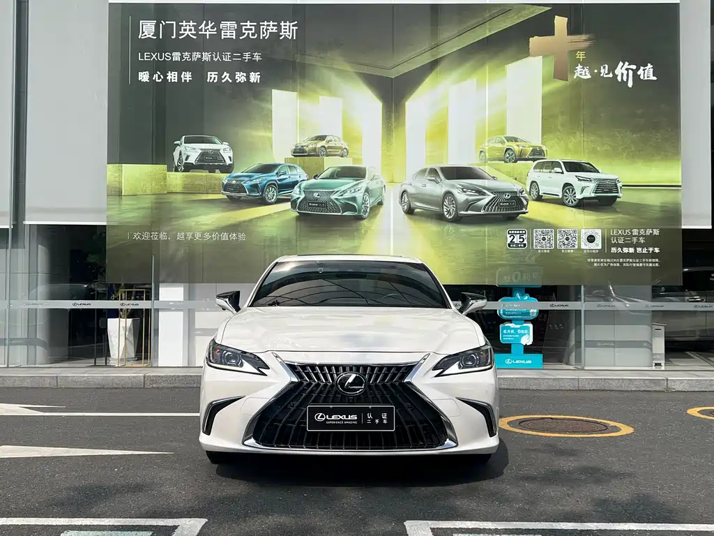 Lexus ES 2022