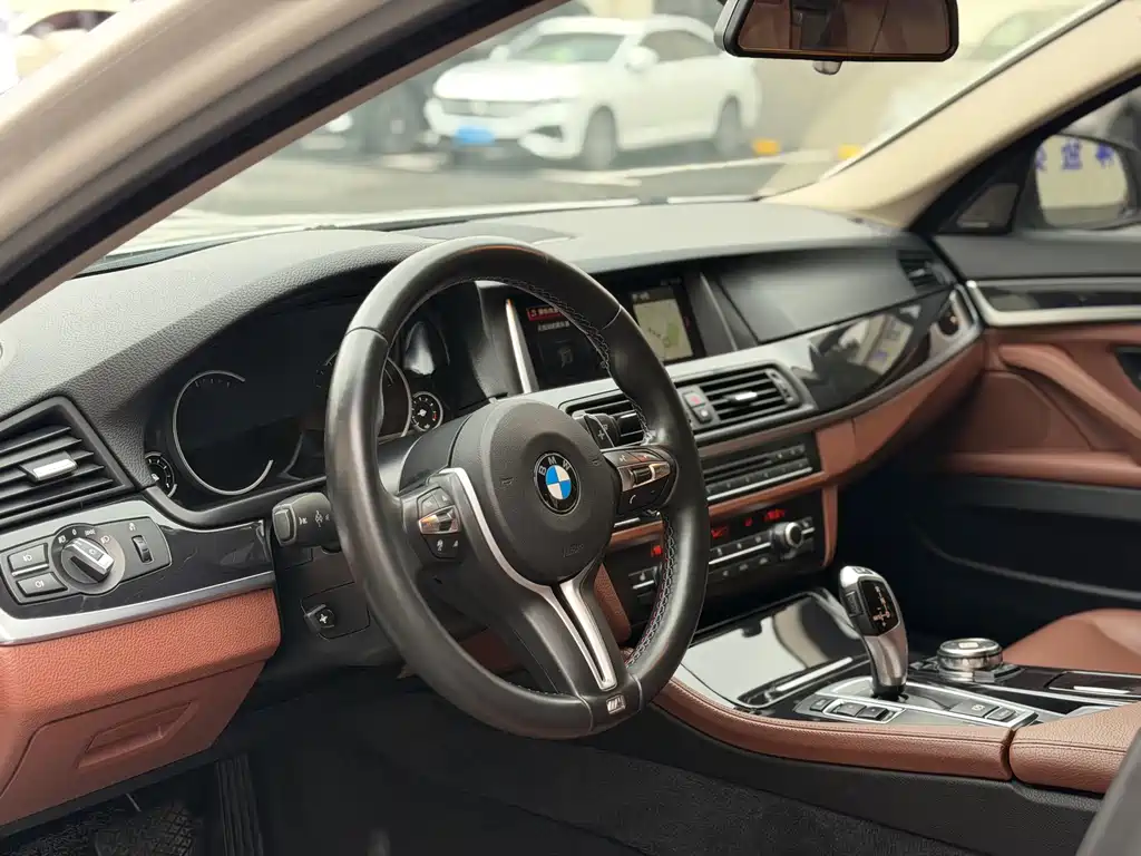 BMW 5 Series 2015 — фото 9