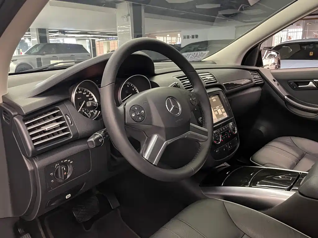 Mercedes-Benz R-Class 2017 — фото 14