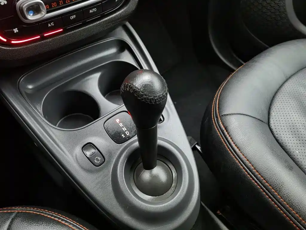 smart Fortwo 2016 — фото 13