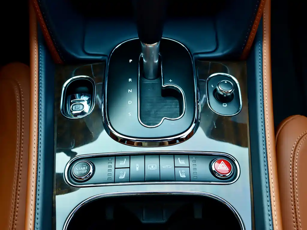 Bentley Flying Spur 2018 — фото 16