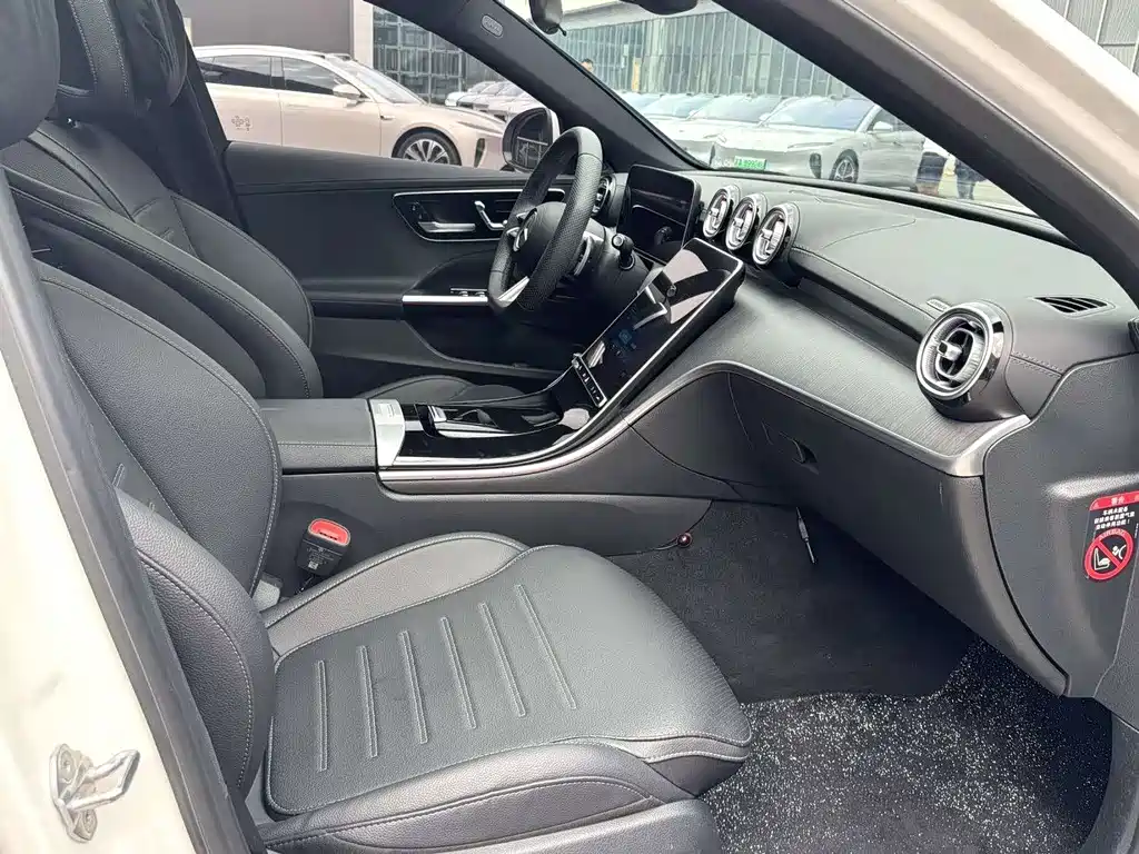 Mercedes-Benz C-Class 2023 — фото 6