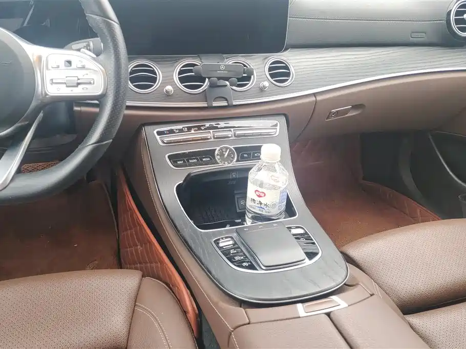 Mercedes-Benz E-Class 2019 — фото 16