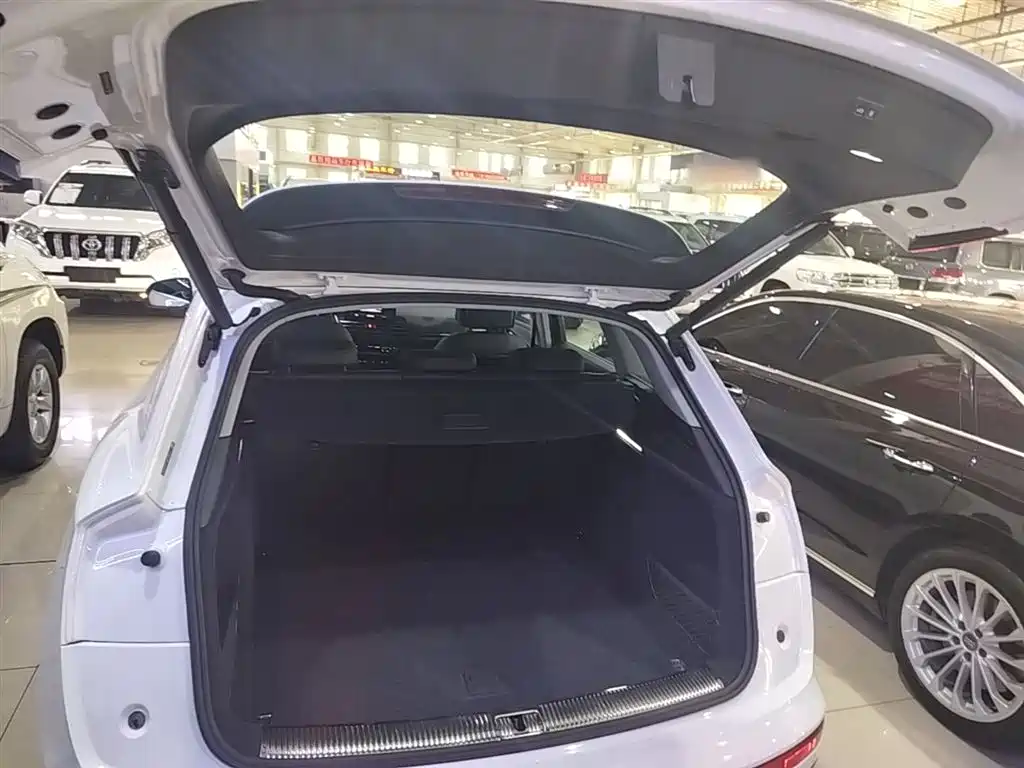Audi Q5L 2023 — фото 19
