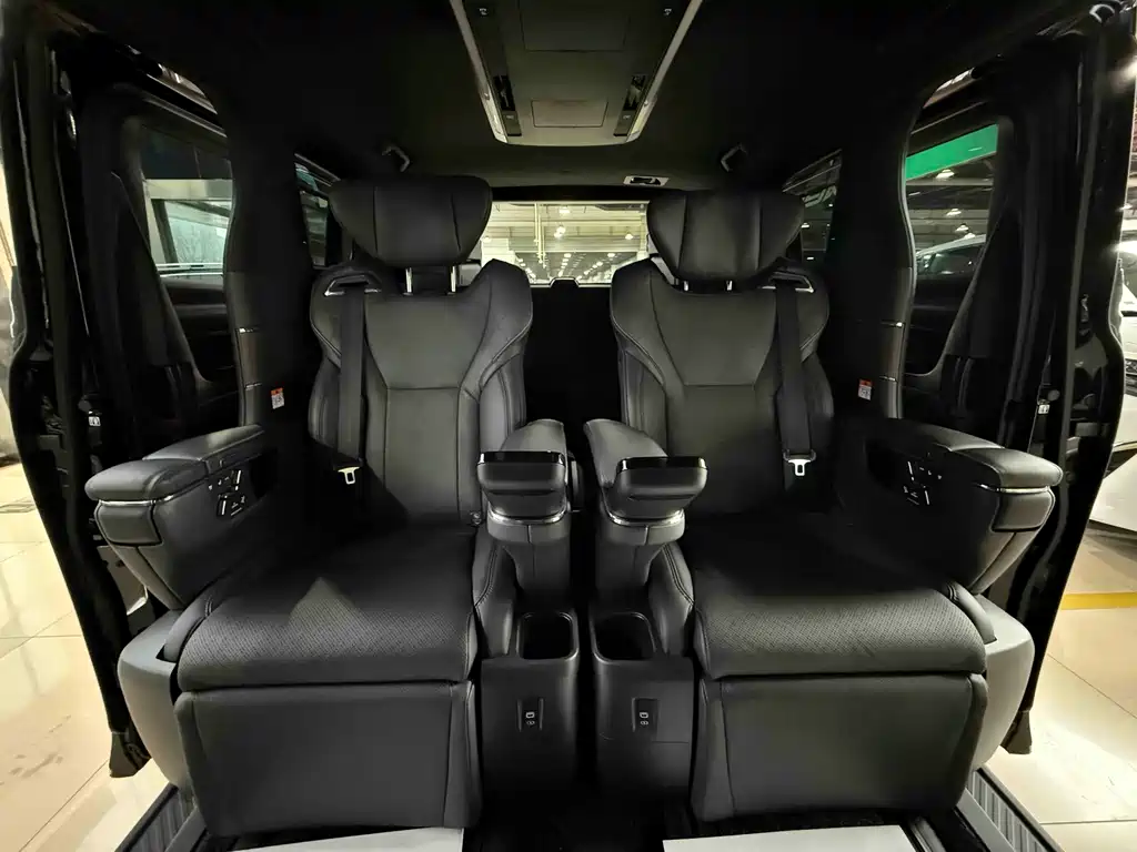 Toyota Alphard 2024 — фото 24
