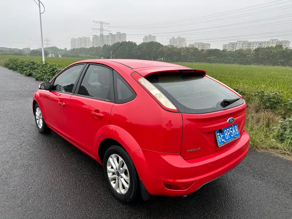 Ford Focus 2015 — фото 4